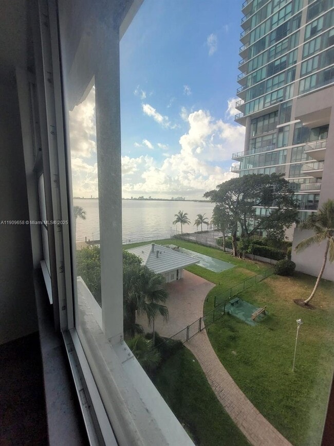 Building Photo - 3301 NE 5th Ave