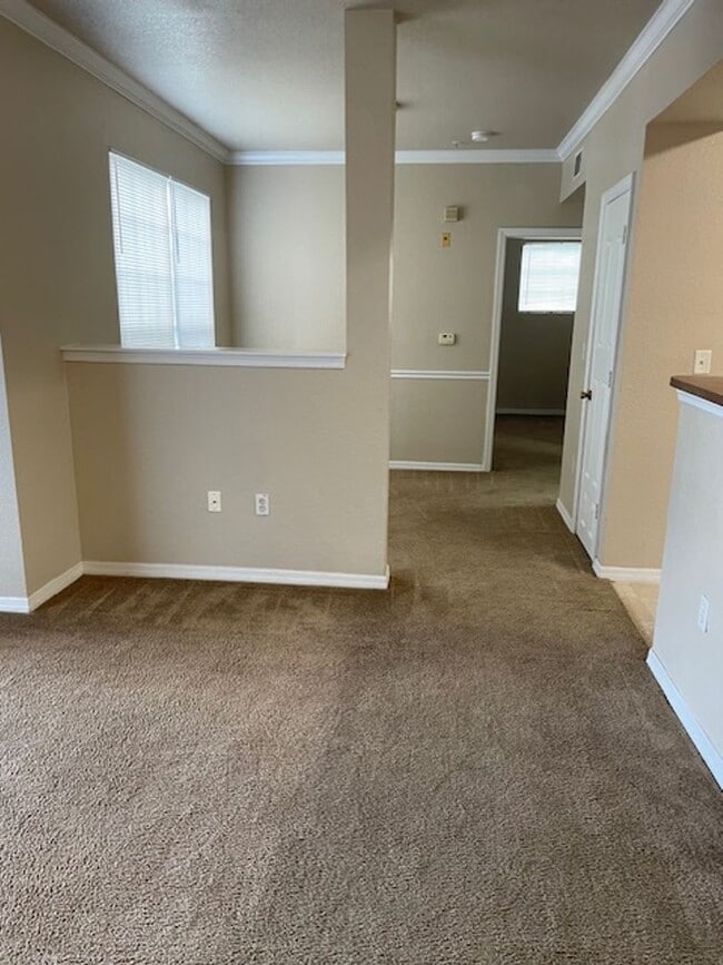 Building Photo - The Greens - 4221