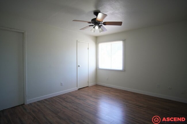 Building Photo - Cute Apartment Located in the Southwest!