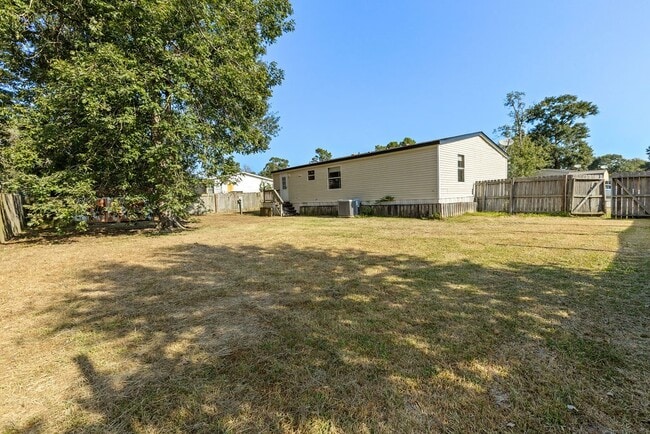 Building Photo - 182 Carmen Blvd