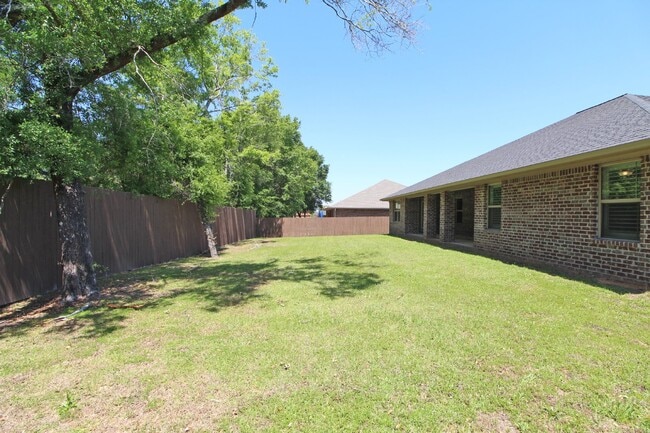 Building Photo - Ventura Estates Rental – 4 Bedrooms, 2 Bat...