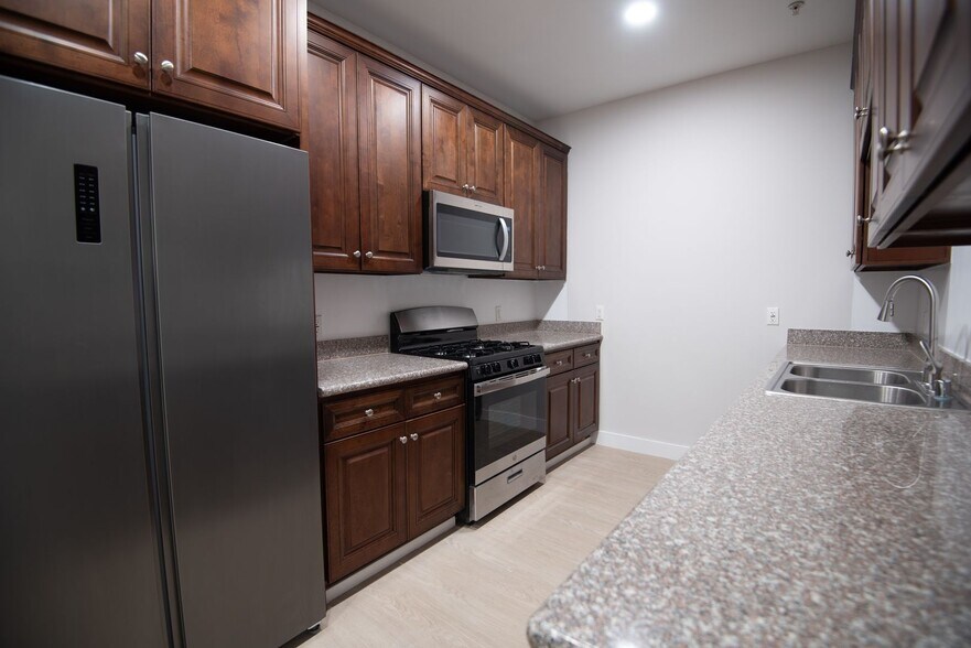 Building Photo - 7122 Amigo Ave