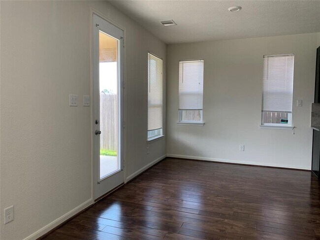 Building Photo - 15815 Copper Oak Ln