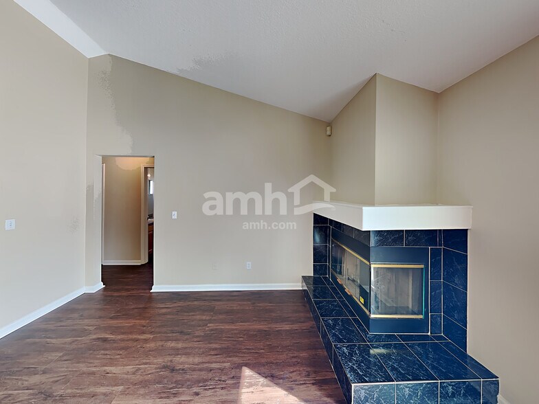 Building Photo - 3206 Chantilly Ct