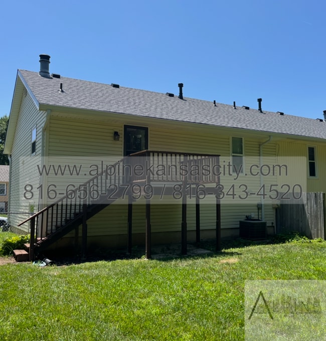 Building Photo - 2 Units Available Across from Congress Mid...