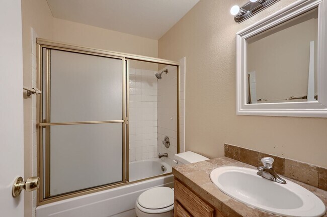 Building Photo - Sparkling Clean 2 bedroom, 2 bathroom upstairs condo in Springs Oaks