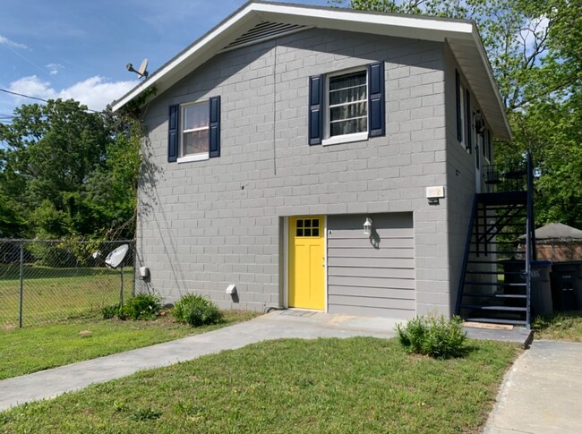 Primary Photo - 302 Henry St