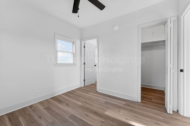 Building Photo - 604 1/2 Hart Street