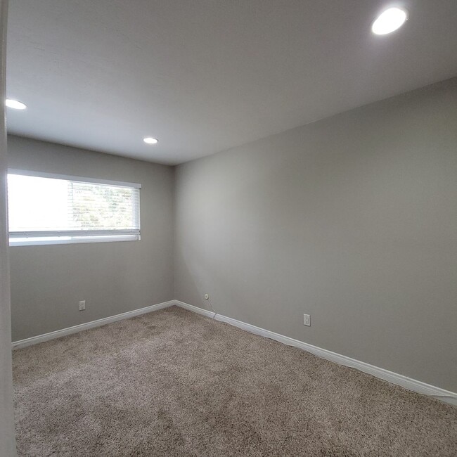 Building Photo - Live and Love this Coastal Condo in Del Ma...