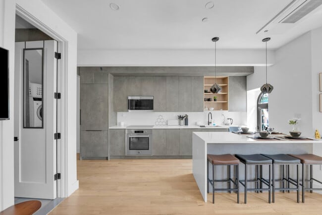 Building Photo - 217 Schaefer St