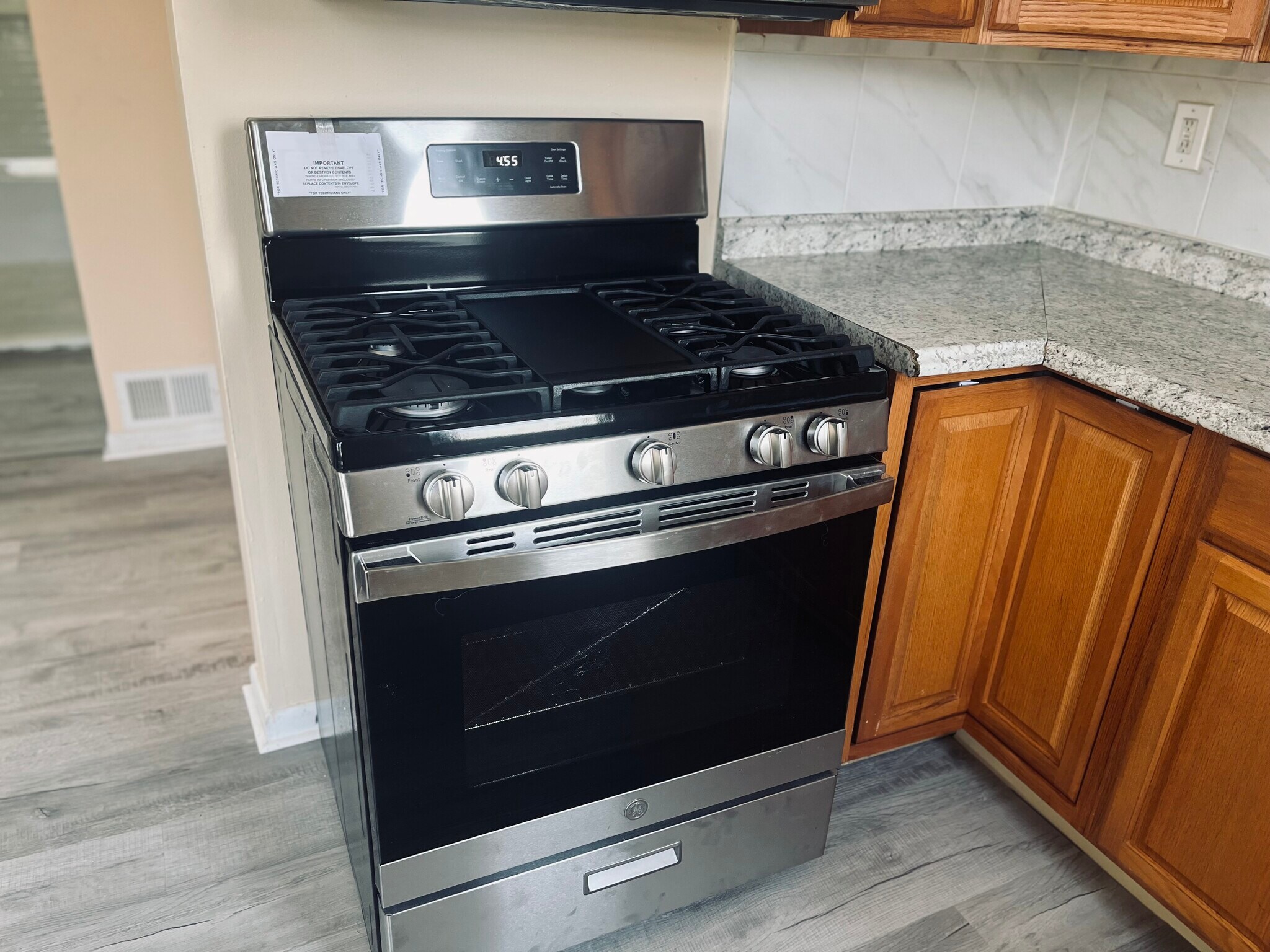 New 5 burner stove - 127 Peck Ave