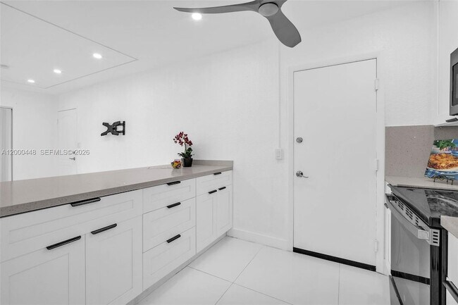 Building Photo - 770 SE 2nd Ave