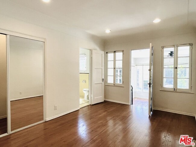 Building Photo - 203 N Doheny Dr