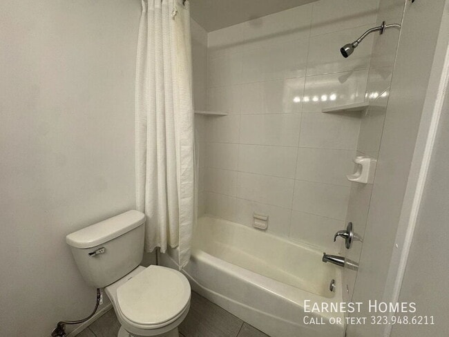 Building Photo - 8530 Holloway Dr