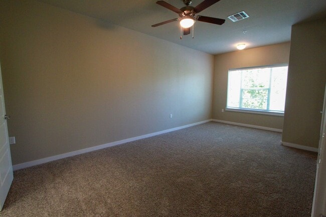 Building Photo - Beautiful 3 Bed / 2.5 Bath Home in Mueller