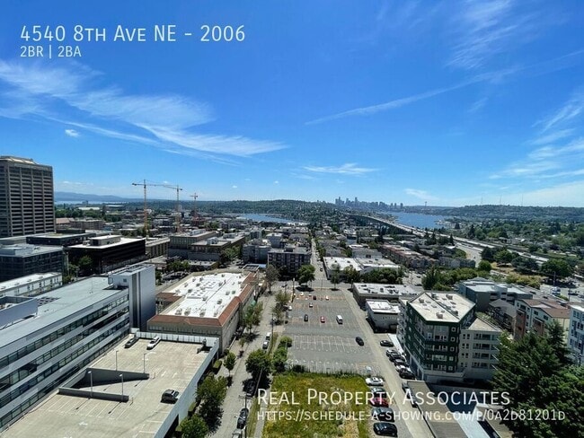 Building Photo - 4540 8th Ave NE