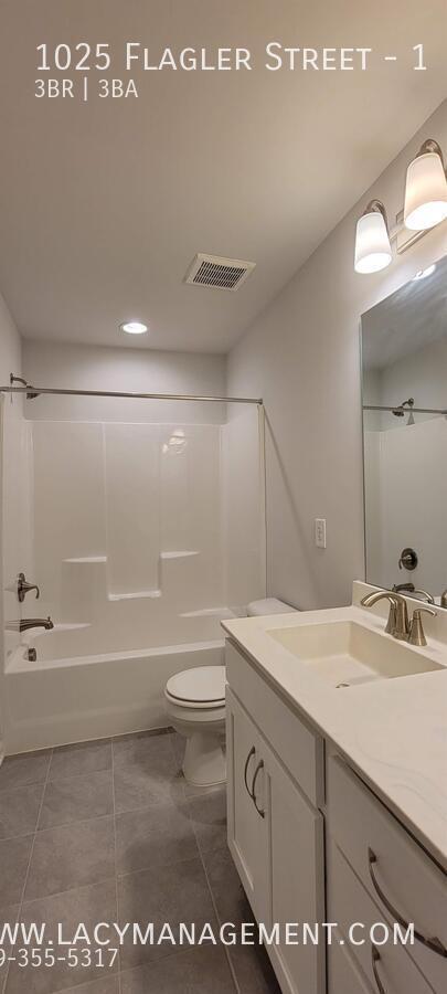 Building Photo - 1025 Flagler St