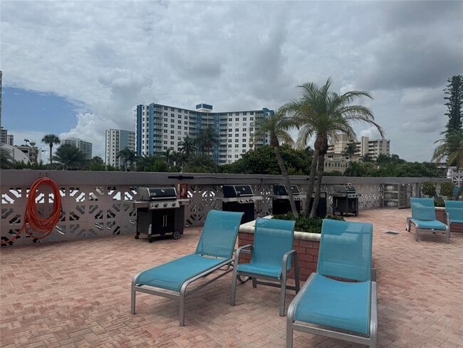 Building Photo - 405 N Ocean Blvd