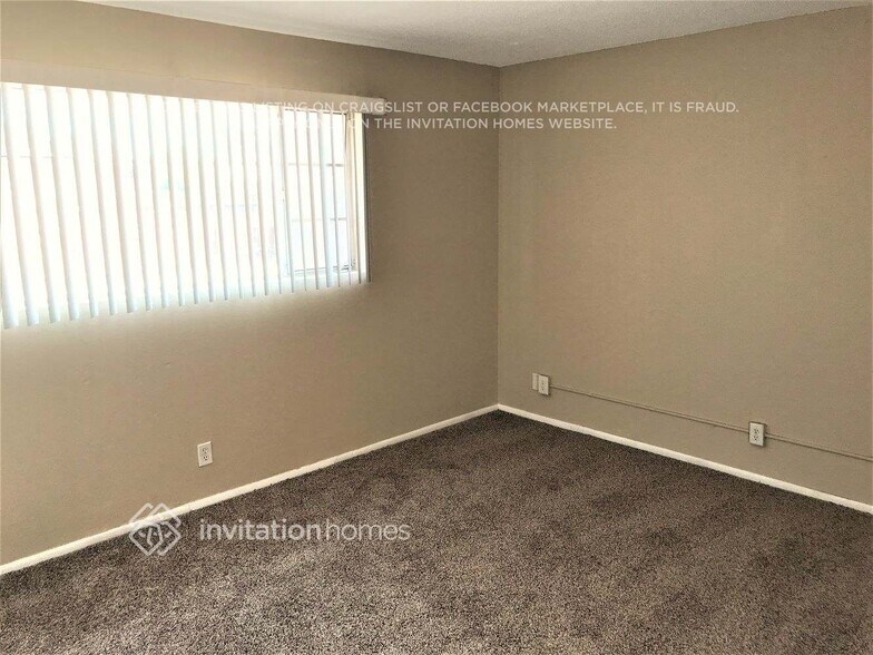 Building Photo - 3409 W Poinsettia Dr
