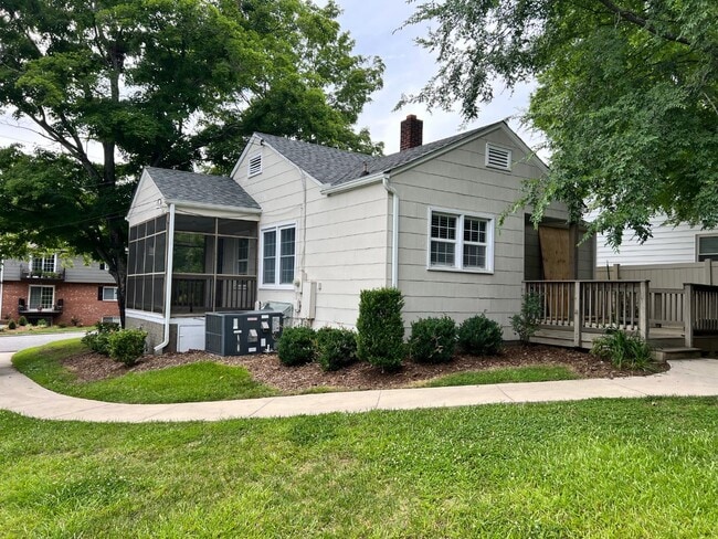 Building Photo - 909 Poplar St