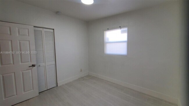 Building Photo - 841 NW 12th Ave