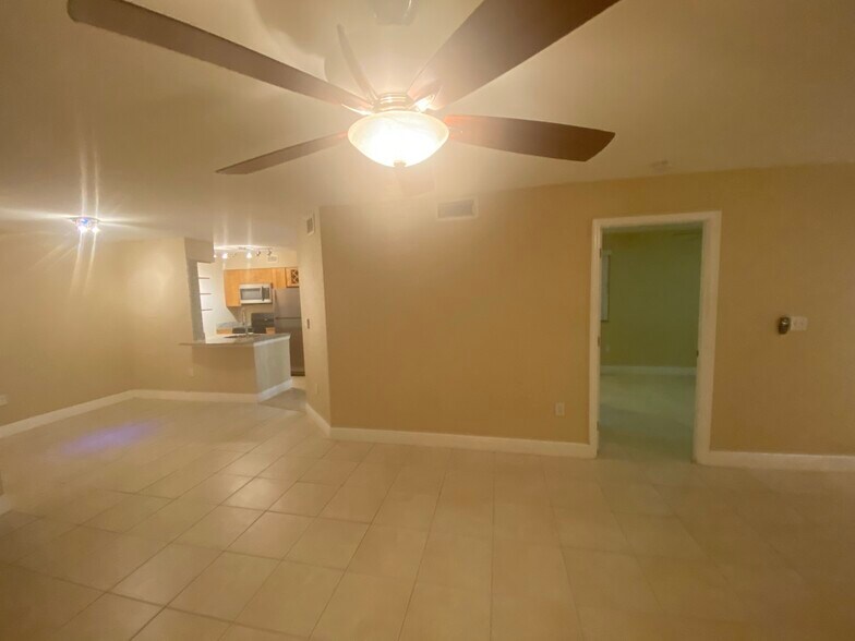 Building Photo - 2861 N Oakland Forest Dr