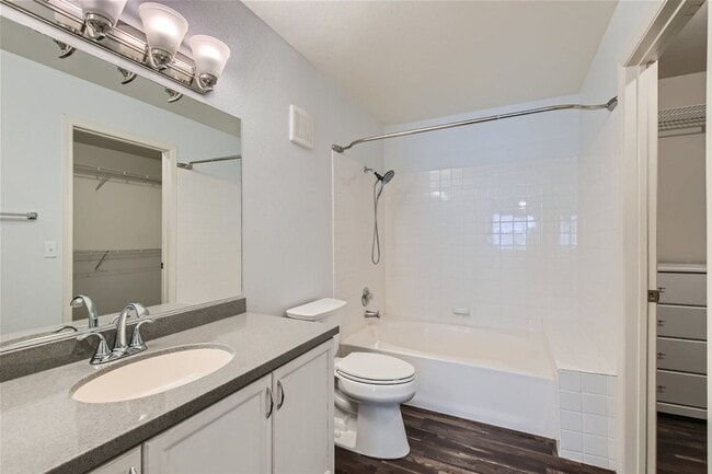Building Photo - Gorgeous 2 Story Townhome Near Summerlin in Gated Community - (Ready April 1,2026)