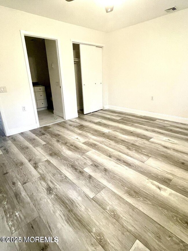 Building Photo - 19B Maplewood Dr