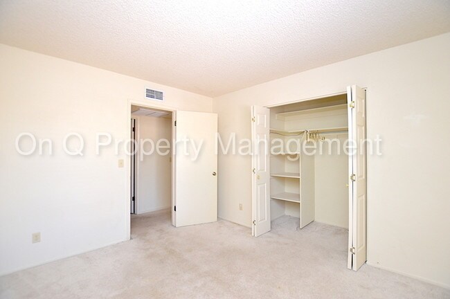 Building Photo - Move in Ready!