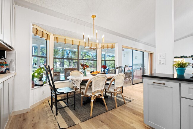 Building Photo - 2245 SW Oak Ridge Rd