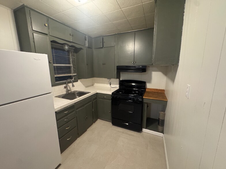 Building Photo - 2811 W Avenue H