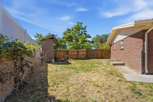 Building Photo - 555 S 1300 E