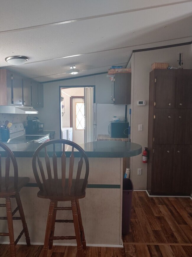 Building Photo - AVAILABLE NOW!