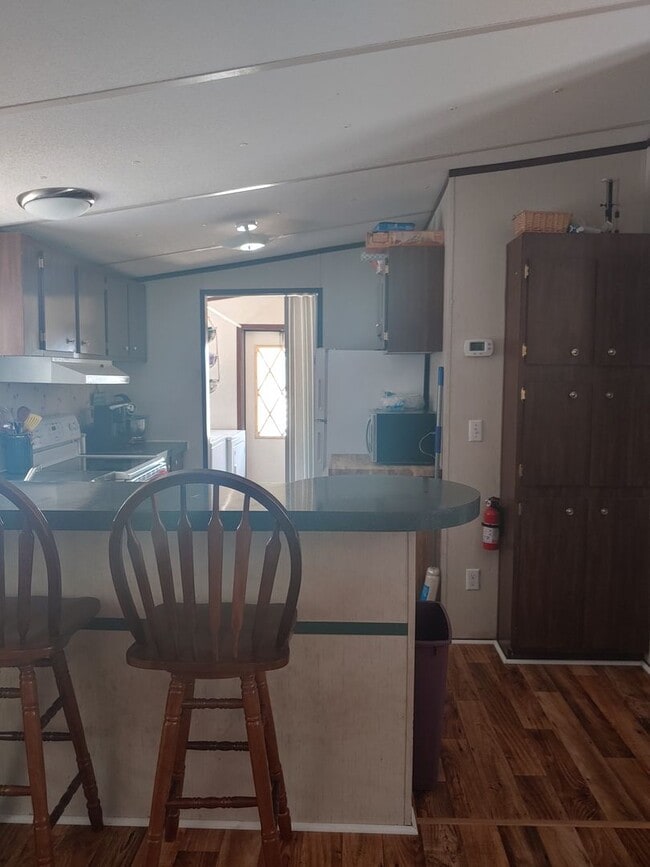 Building Photo - Furnished or unfurnished!