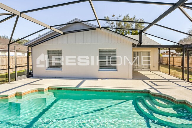 Building Photo - 1540 Oak Hill Trail