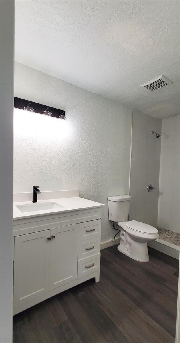 Building Photo - 927 Riverside Dr