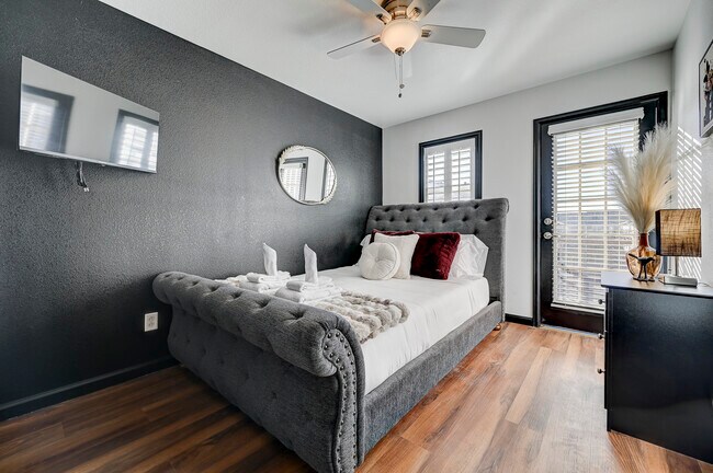 Building Photo - 313 E Las Animas St
