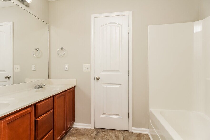 Building Photo - 8029 Logan Dr