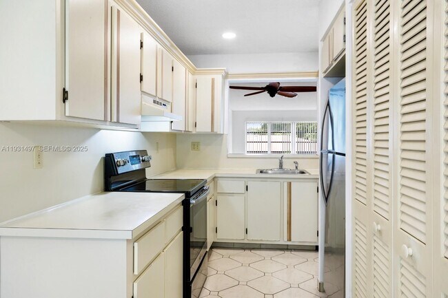 Building Photo - 13283 Pineapple Palm Ct