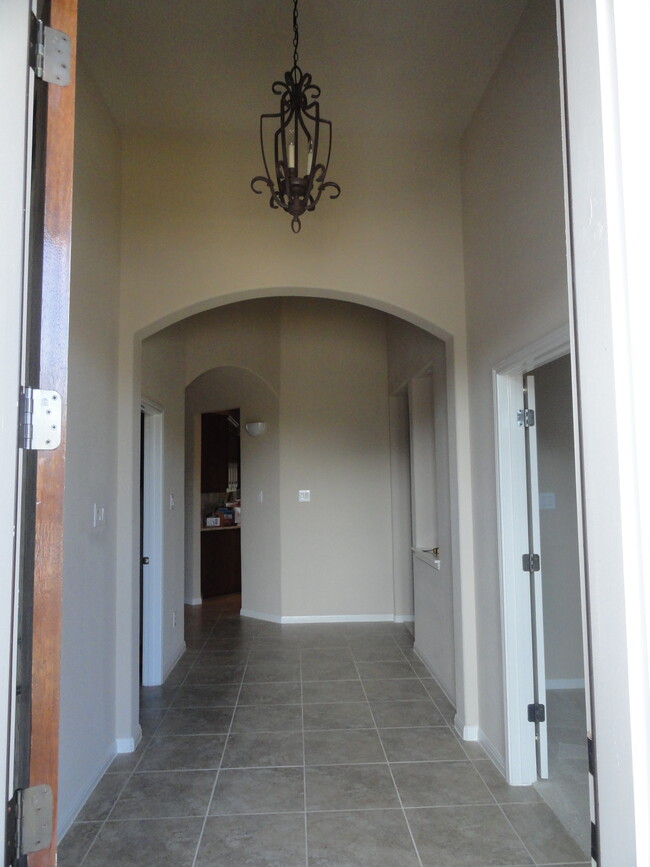 Building Photo - 10024 Lisi Anne Dr