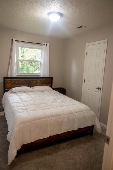 Building Photo - 2514 Aster Dr