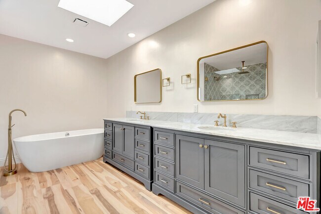 Building Photo - 16608 Park Ln Cir