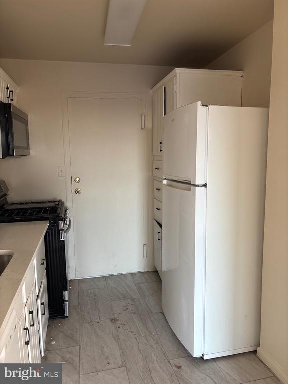 Building Photo - 3450 Toledo Terrace