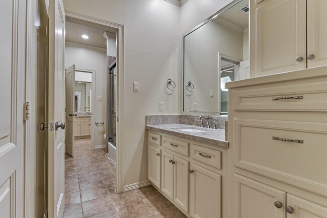 Building Photo - 94 E Bracebridge Cir