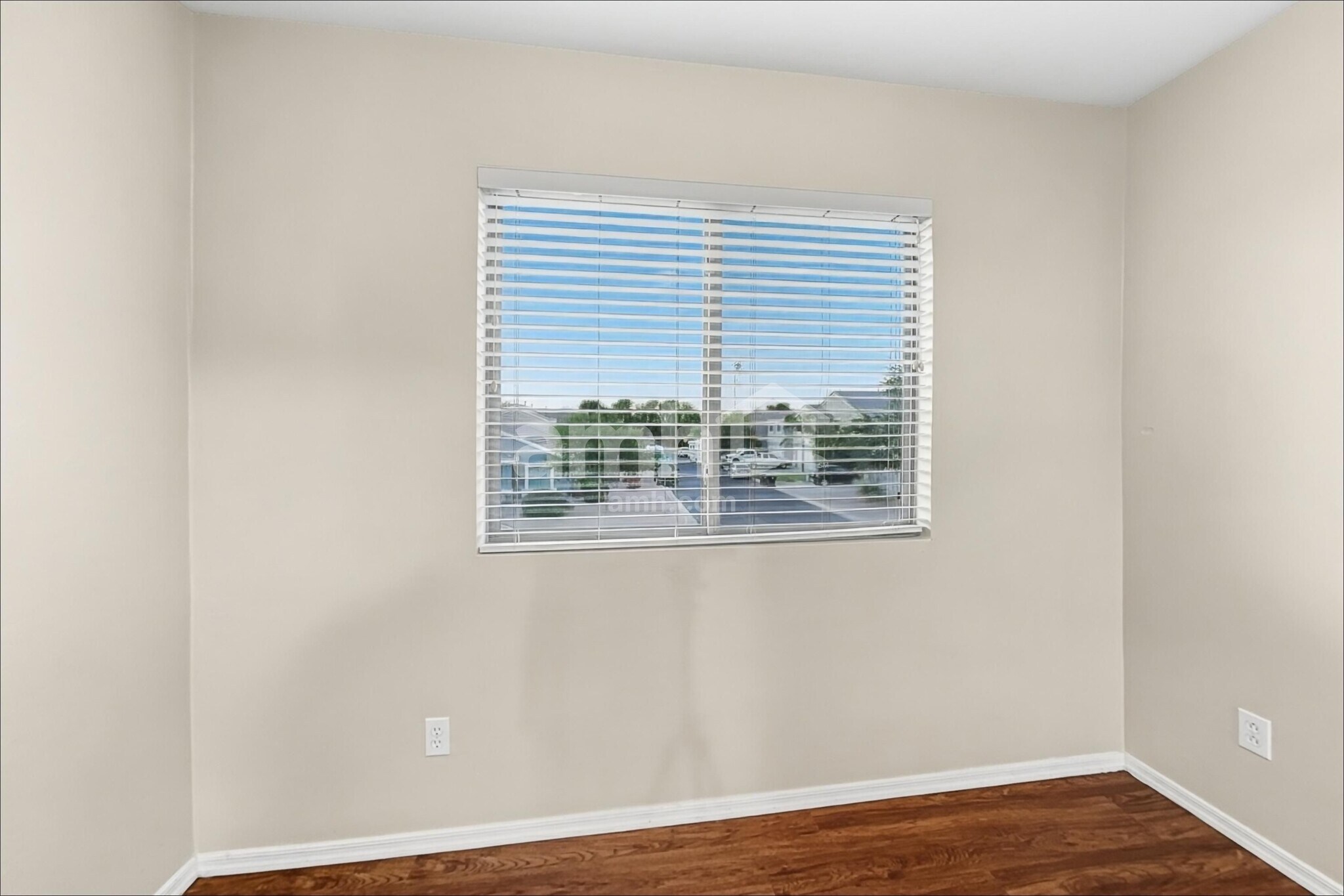 Building Photo - 1593 E Megan Dr