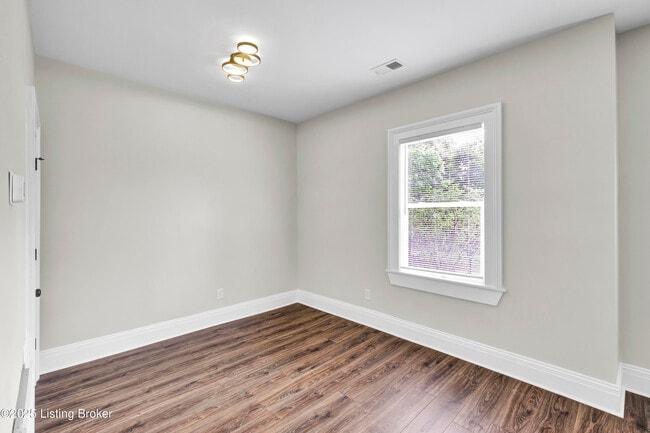 Building Photo - 1426 S Brook St