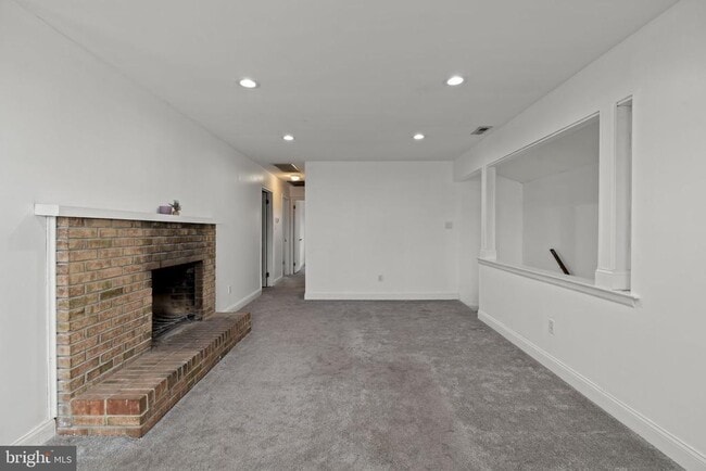 Building Photo - 8 Fanelli Ln