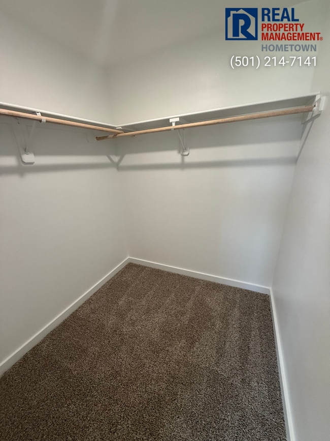Building Photo - 108 E Fredonia Ct