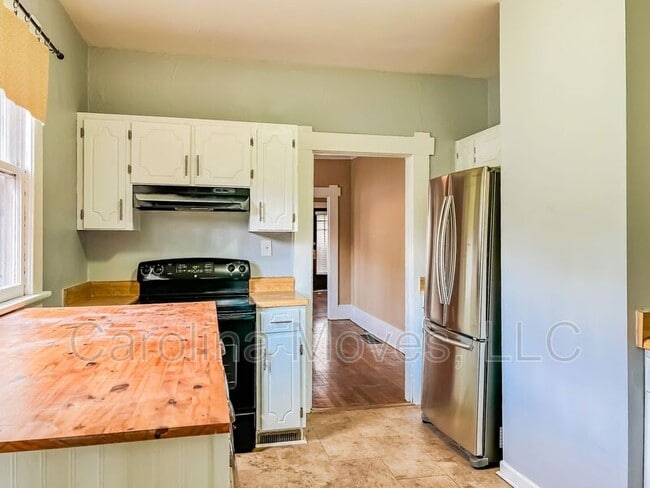 Building Photo - 771 Maple St