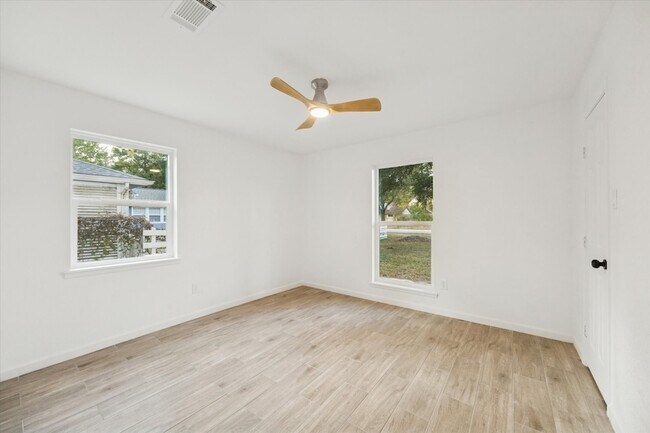 Building Photo - 5411 Logston Ln
